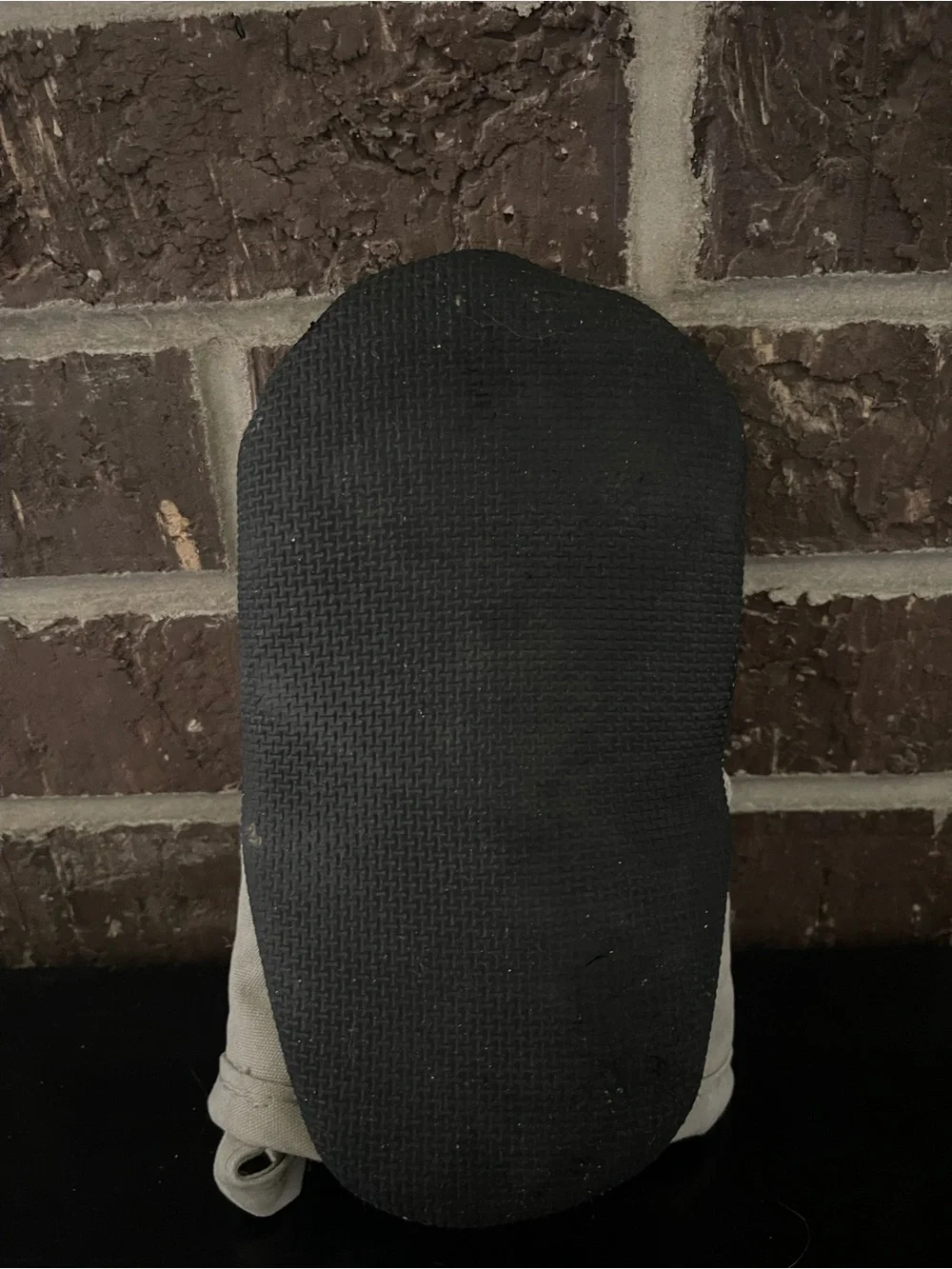 Carbone Fine Food oven mitt